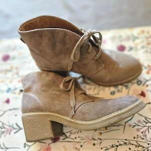Universal Thread heeled ankle boots